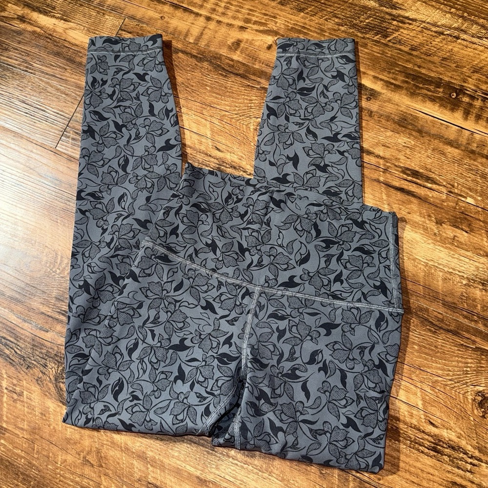 Lululemon‎ Grey Floral Align High Rise Crop Athletic Leggings Women's Size 4